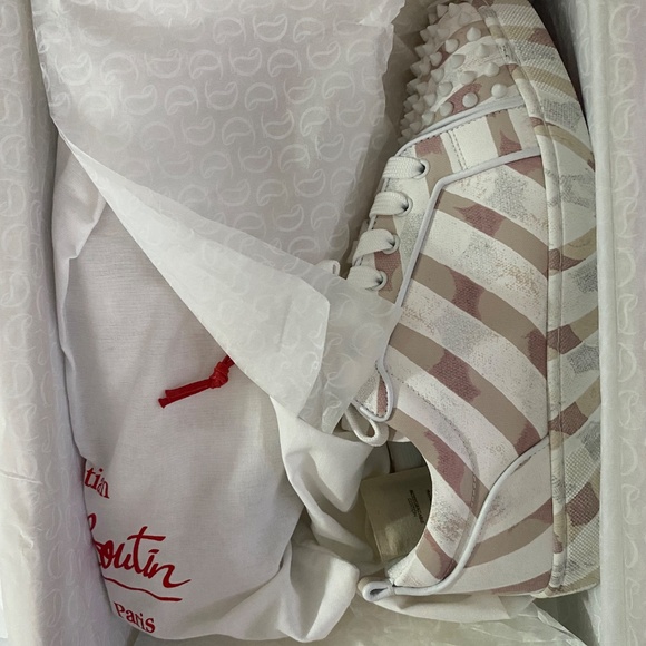 Christian Louboutin - Picture 4 of 8